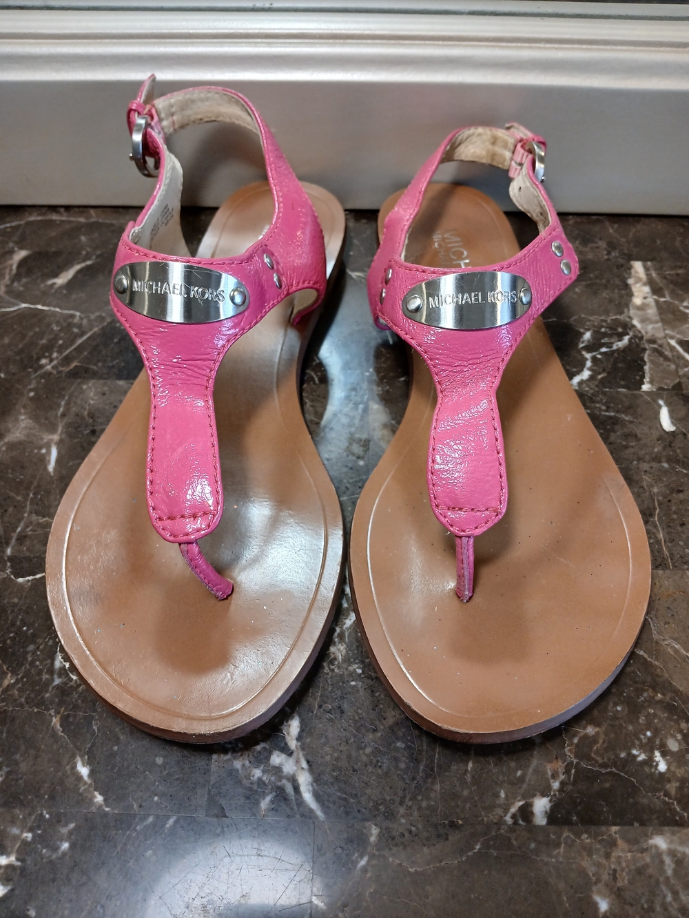 Michael Micheal Kors pink leather sandals size 6M🩷